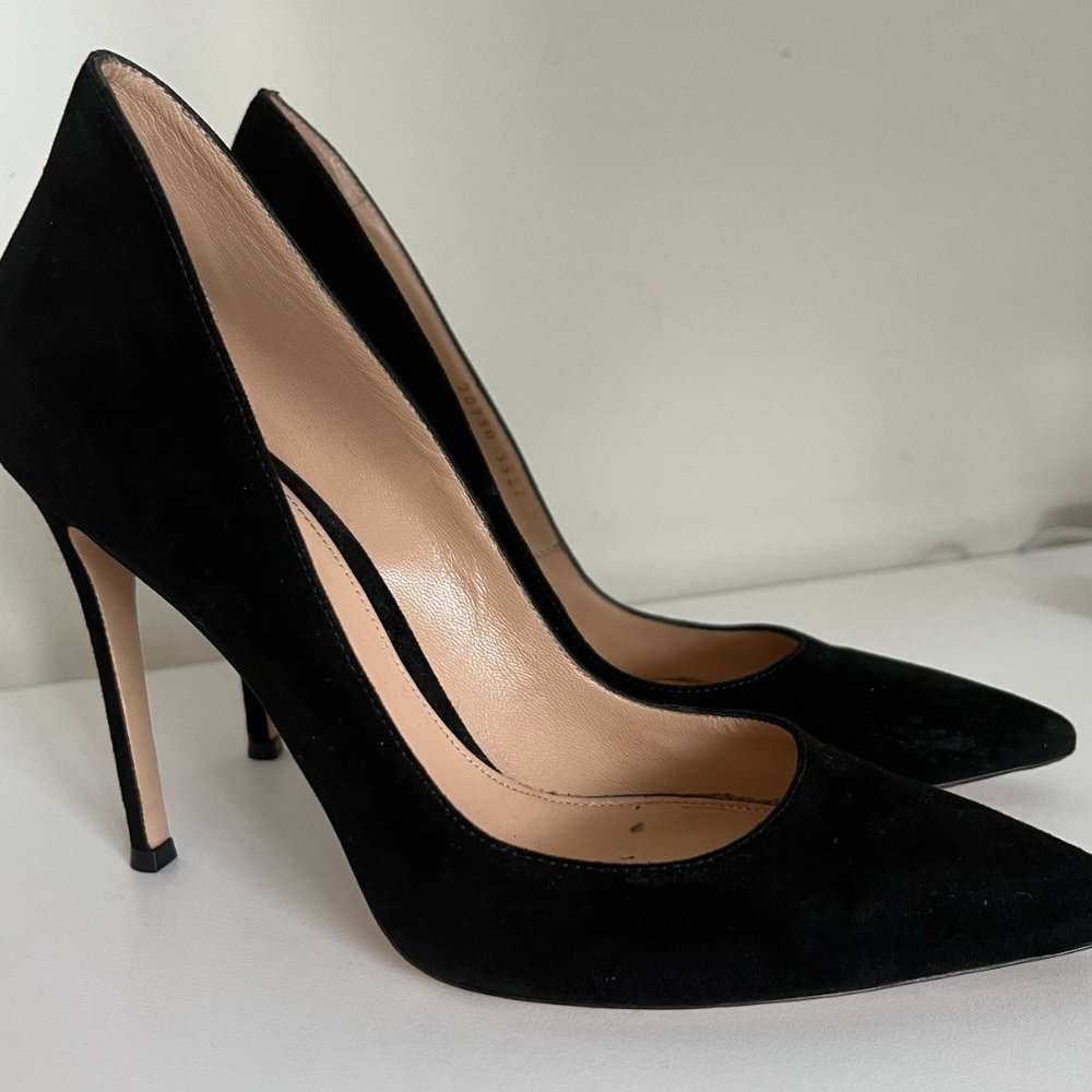 Gianvito Rossi Black Suede Pumps